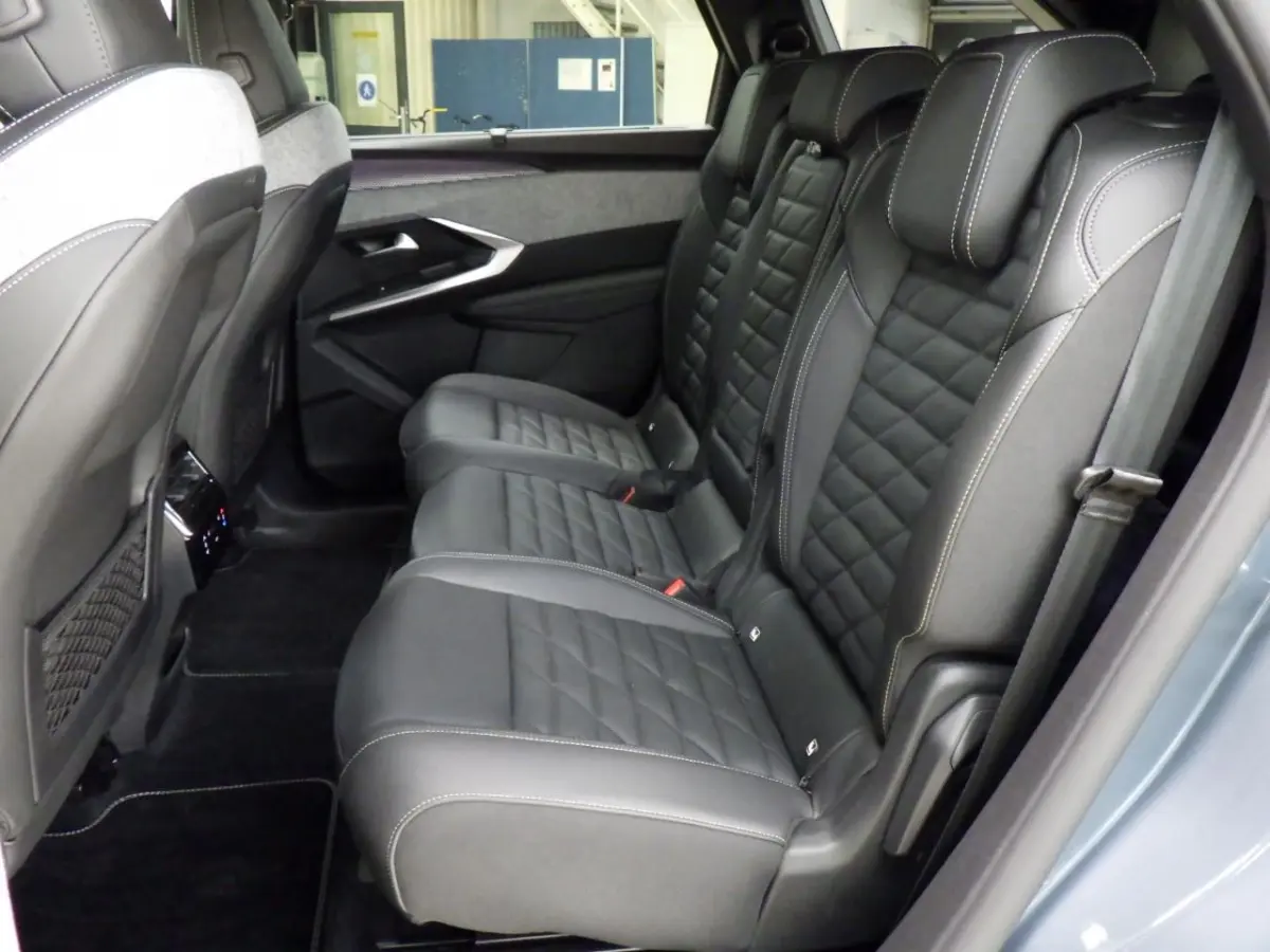 GT Exclusive 73 kWh 7p | Fase 3 laden | SOH 99% | Lederen bekleding | Massage | Trekhaak | 20 Inch | NL auto |