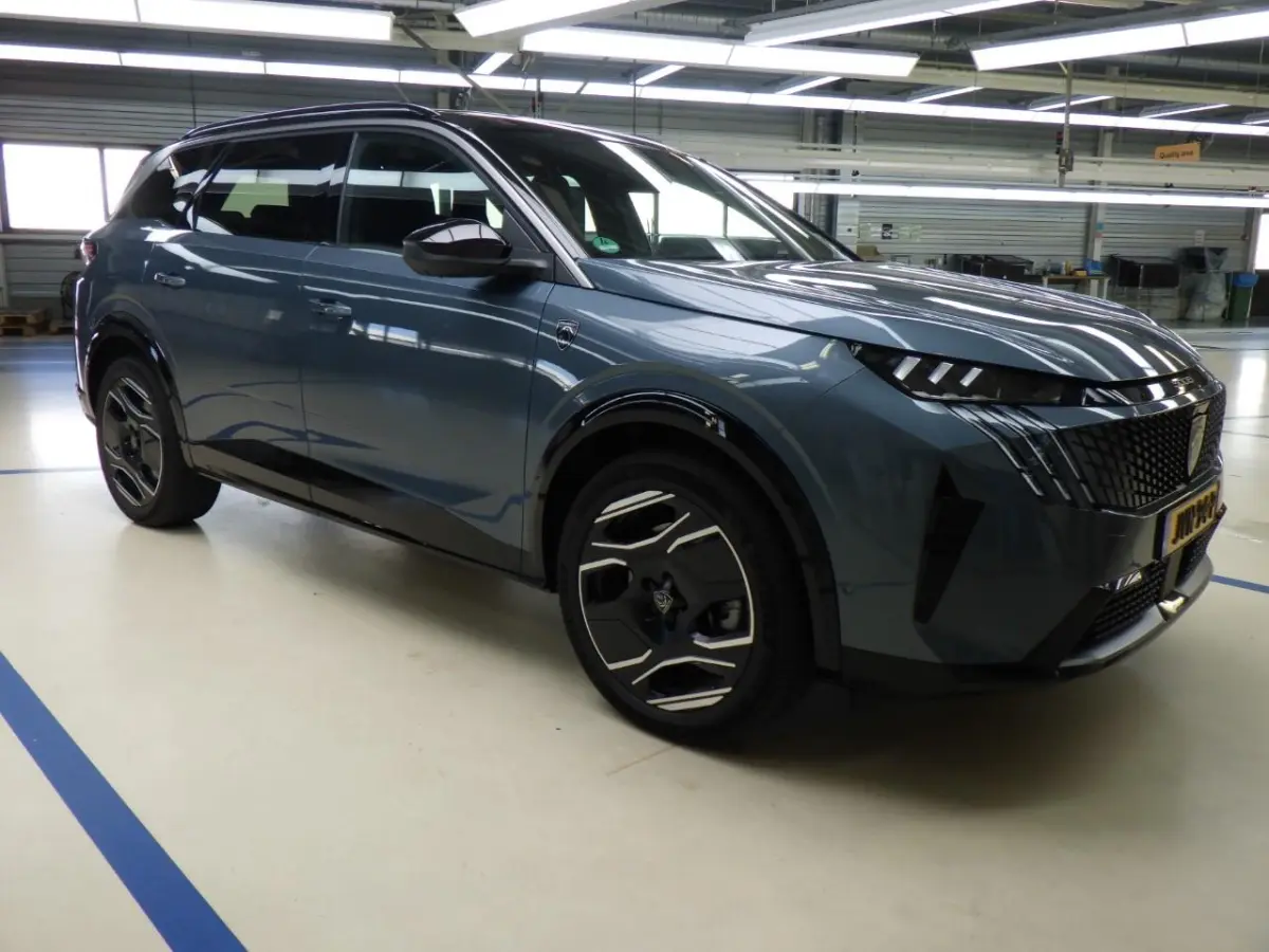 GT Exclusive 73 kWh 7p | Fase 3 laden | SOH 99% | Lederen bekleding | Massage | Trekhaak | 20 Inch | NL auto |