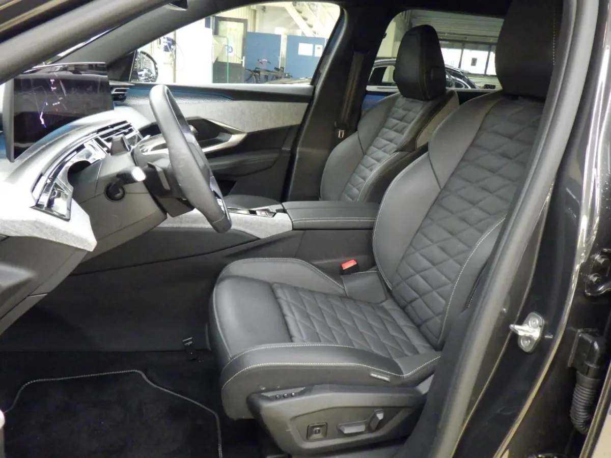 GT Exclusive 73 kWh 7p | Fase 3 laden | SOH 100% | Panorama/schuifdak | Lederen bekleding | Trekhaak | Massage | NL auto |