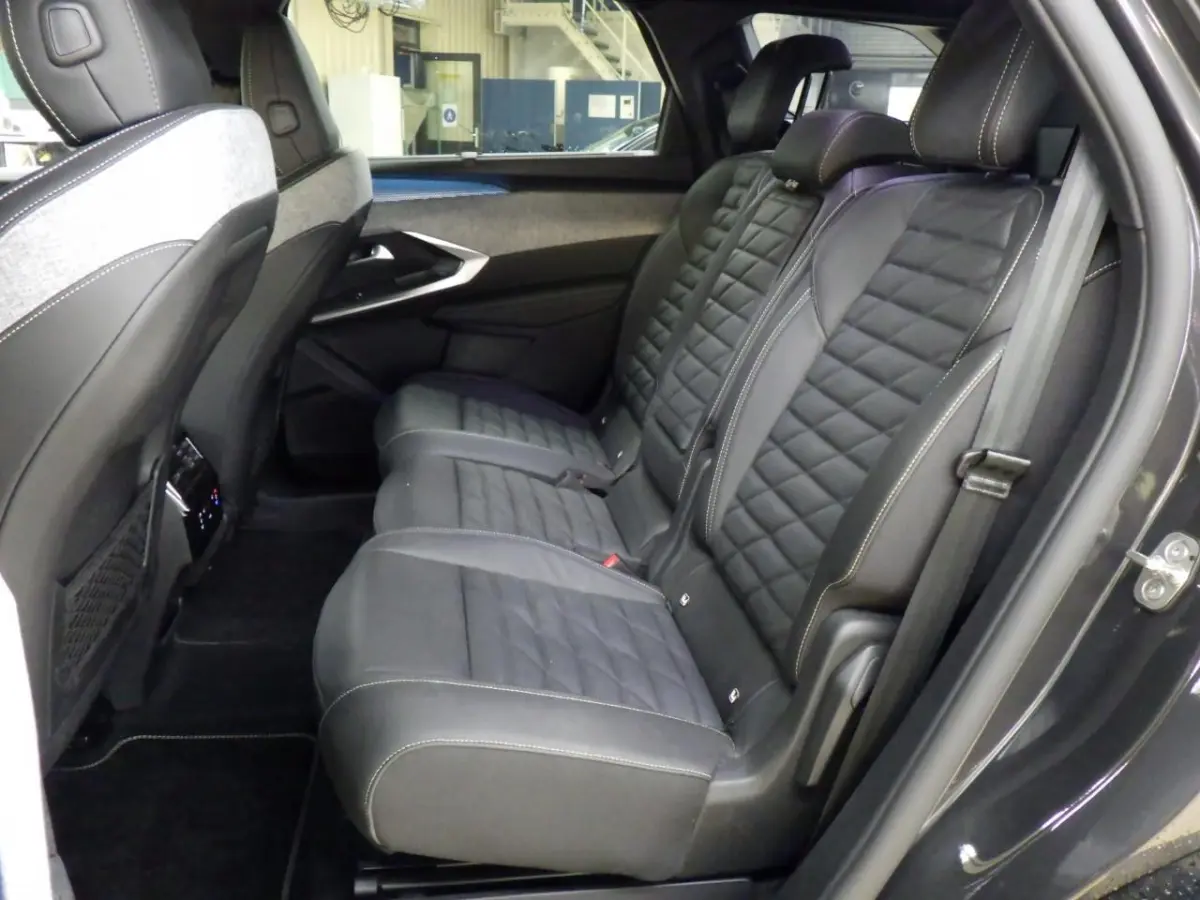 GT Exclusive 73 kWh 7p | Fase 3 laden | SOH 100% | Panorama/schuifdak | Lederen bekleding | Trekhaak | Massage | NL auto |