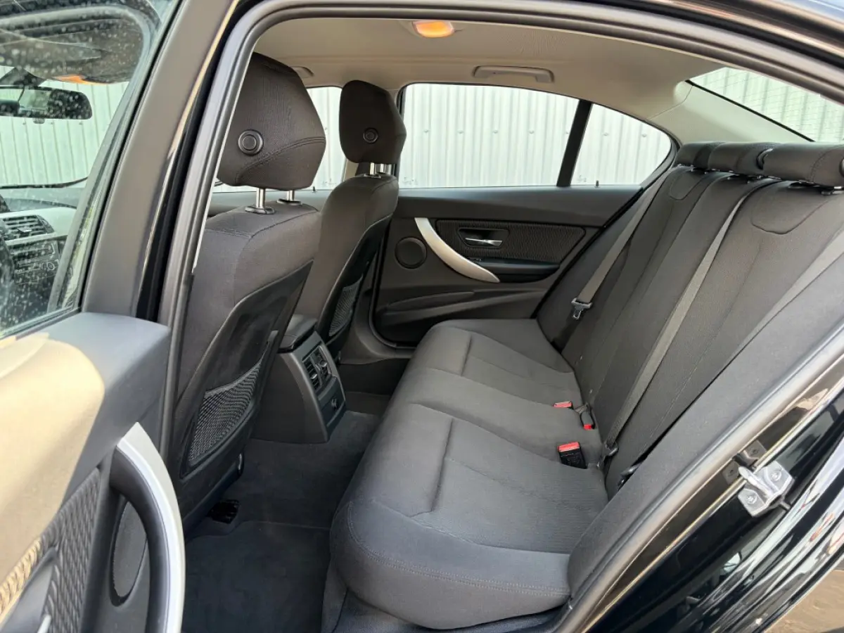 318i Aut. 2e eigenaar NL-auto LED Navi Cruise PDC