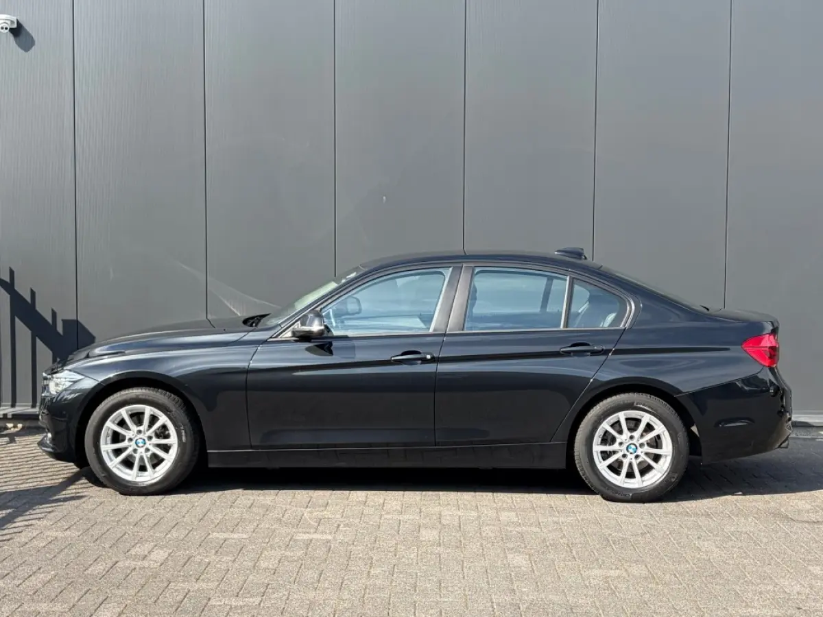 318i Aut. 2e eigenaar NL-auto LED Navi Cruise PDC