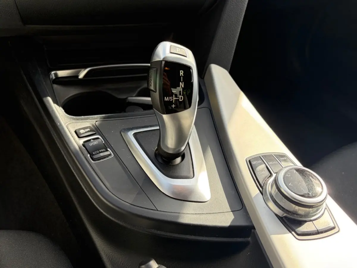 318i Aut. 2e eigenaar NL-auto LED Navi Cruise PDC