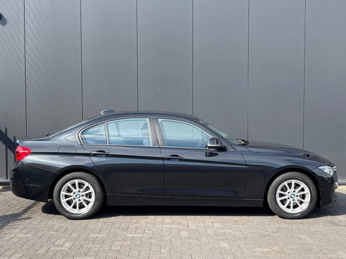 318i Aut. 2e eigenaar NL-auto LED Navi Cruise PDC