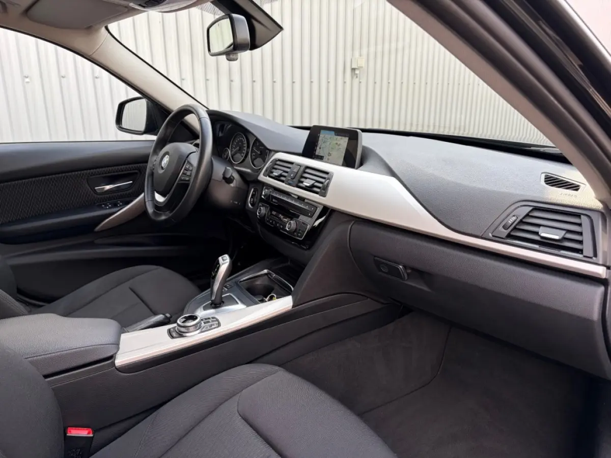 318i Aut. 2e eigenaar NL-auto LED Navi Cruise PDC