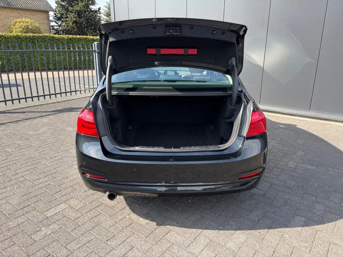 318i Aut. 2e eigenaar NL-auto LED Navi Cruise PDC