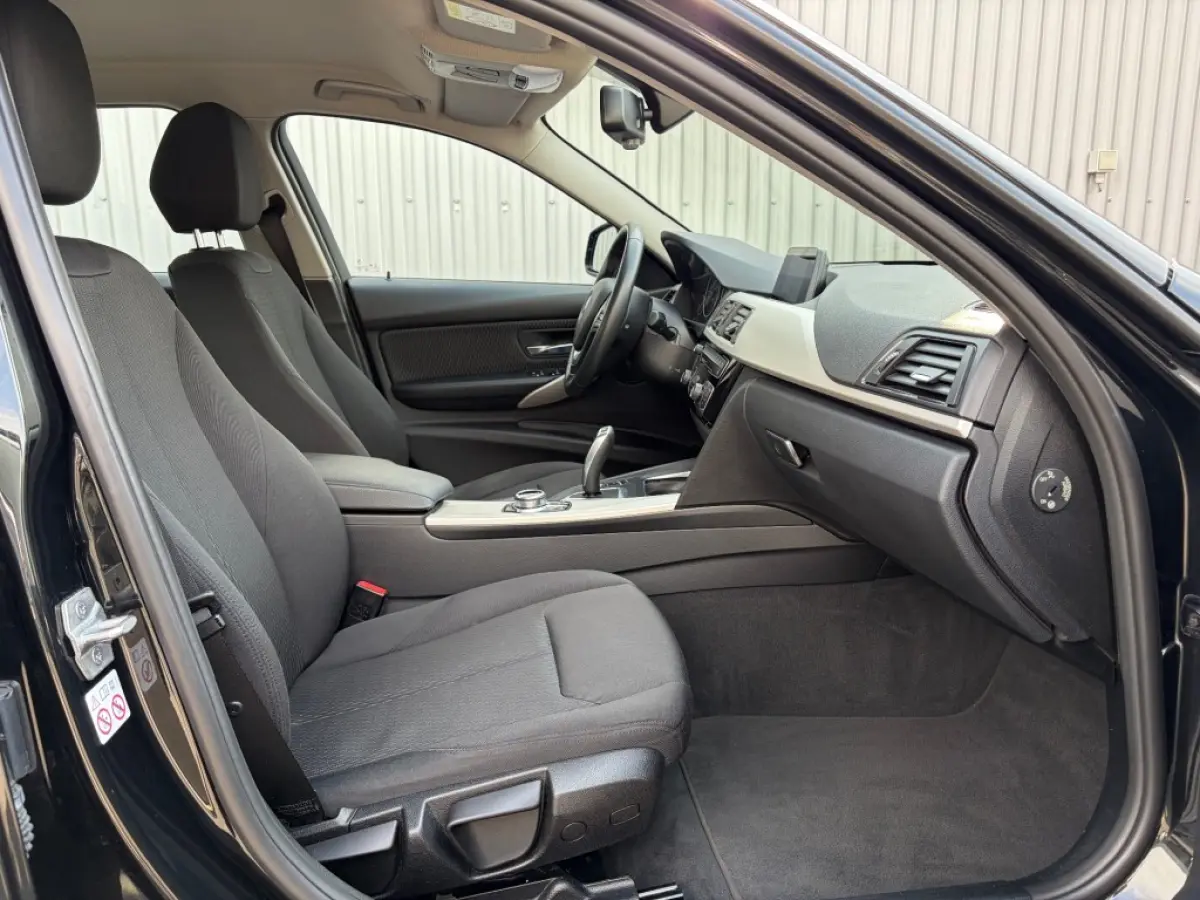 318i Aut. 2e eigenaar NL-auto LED Navi Cruise PDC