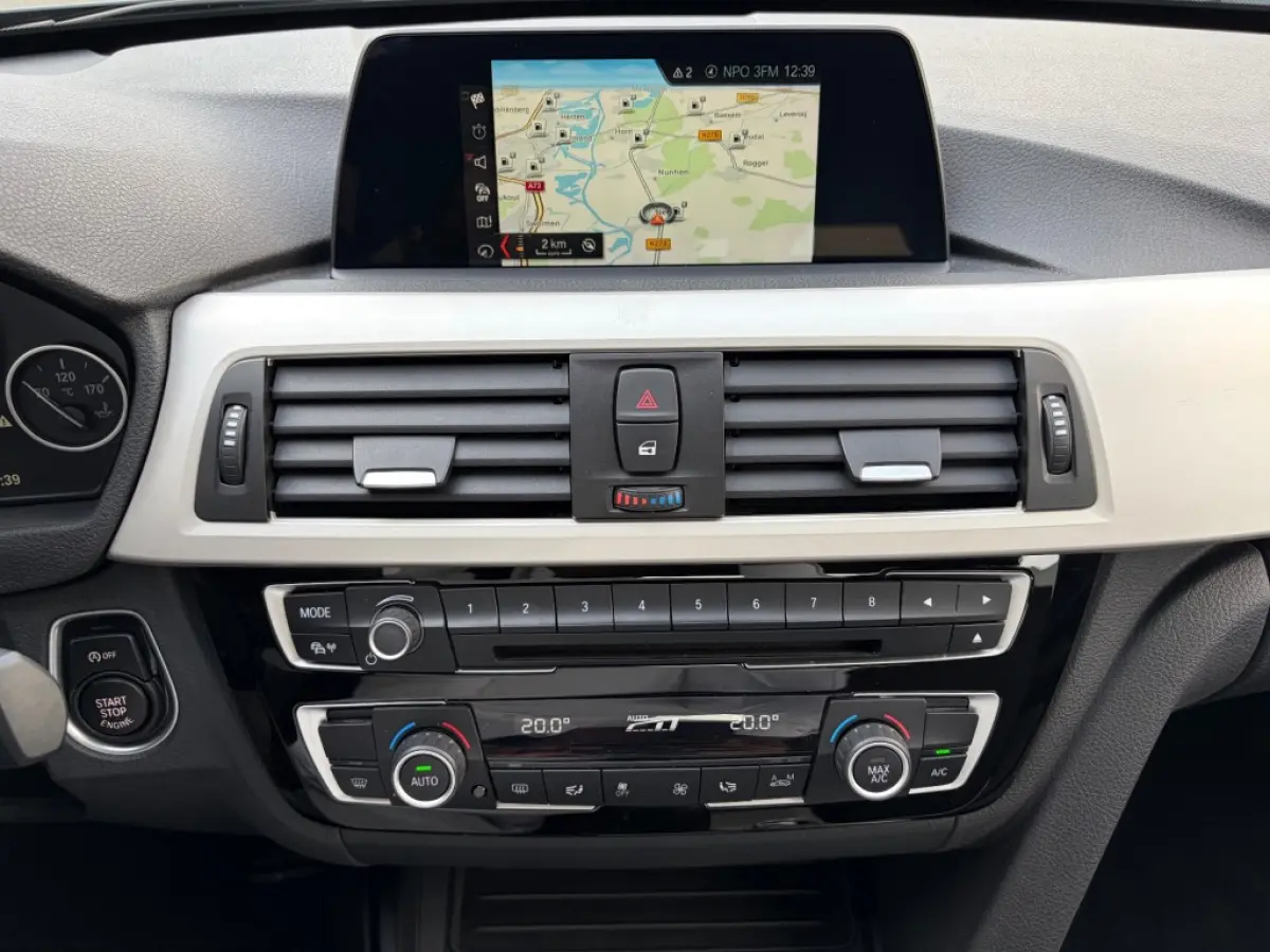 318i Aut. 2e eigenaar NL-auto LED Navi Cruise PDC