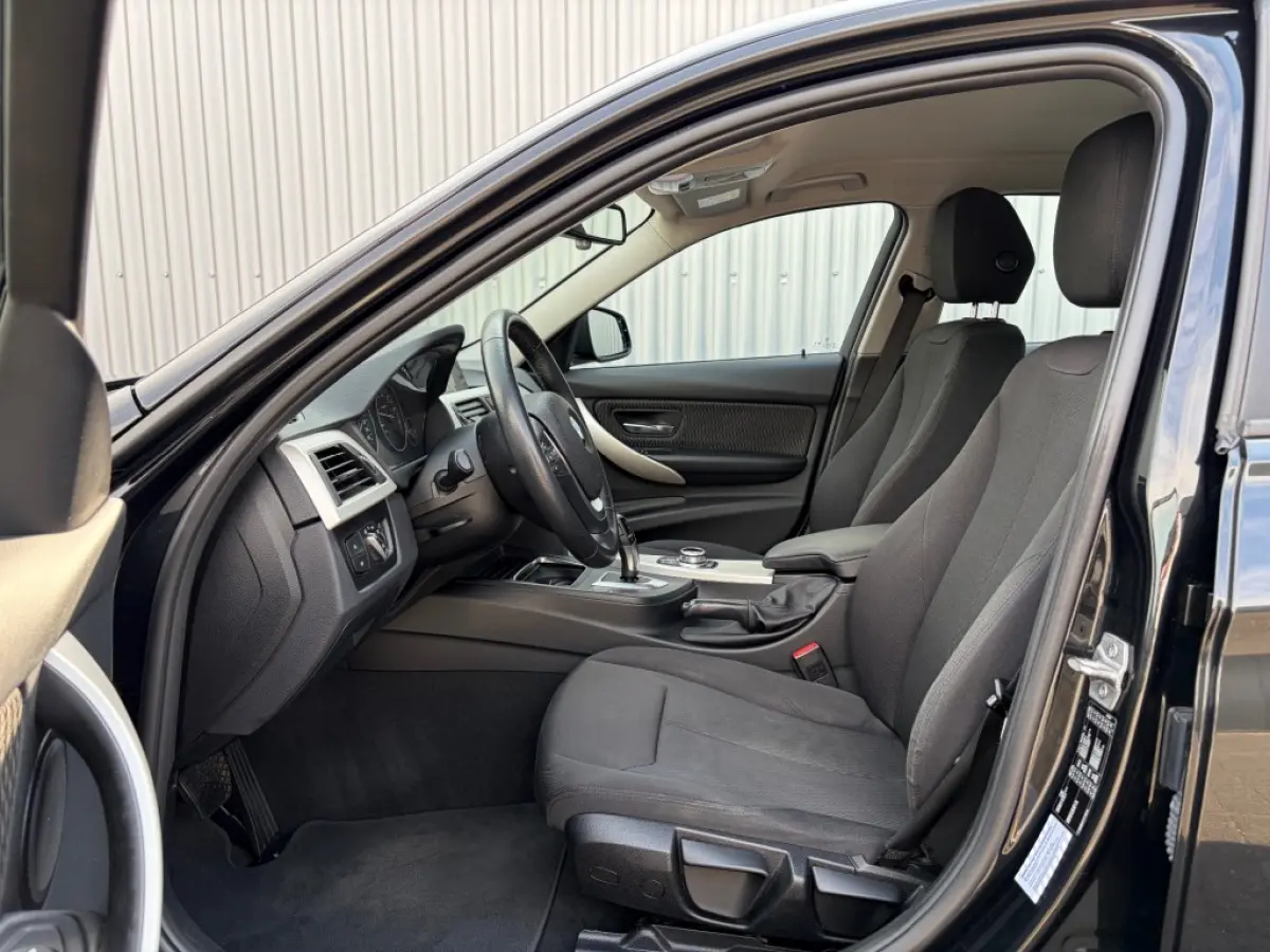 318i Aut. 2e eigenaar NL-auto LED Navi Cruise PDC