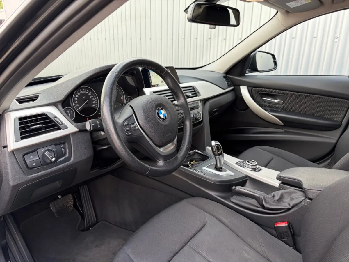 318i Aut. 2e eigenaar NL-auto LED Navi Cruise PDC