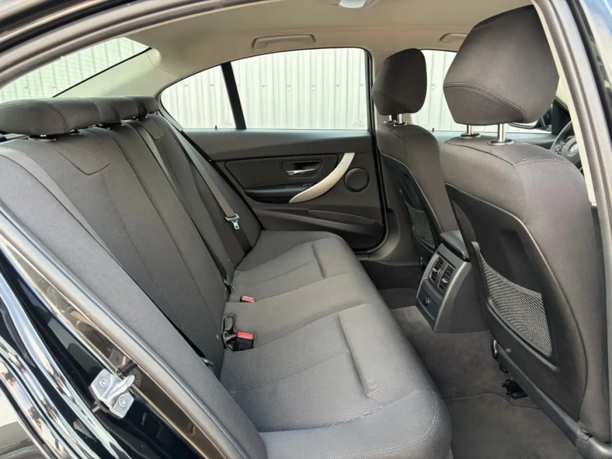 318i Aut. 2e eigenaar NL-auto LED Navi Cruise PDC