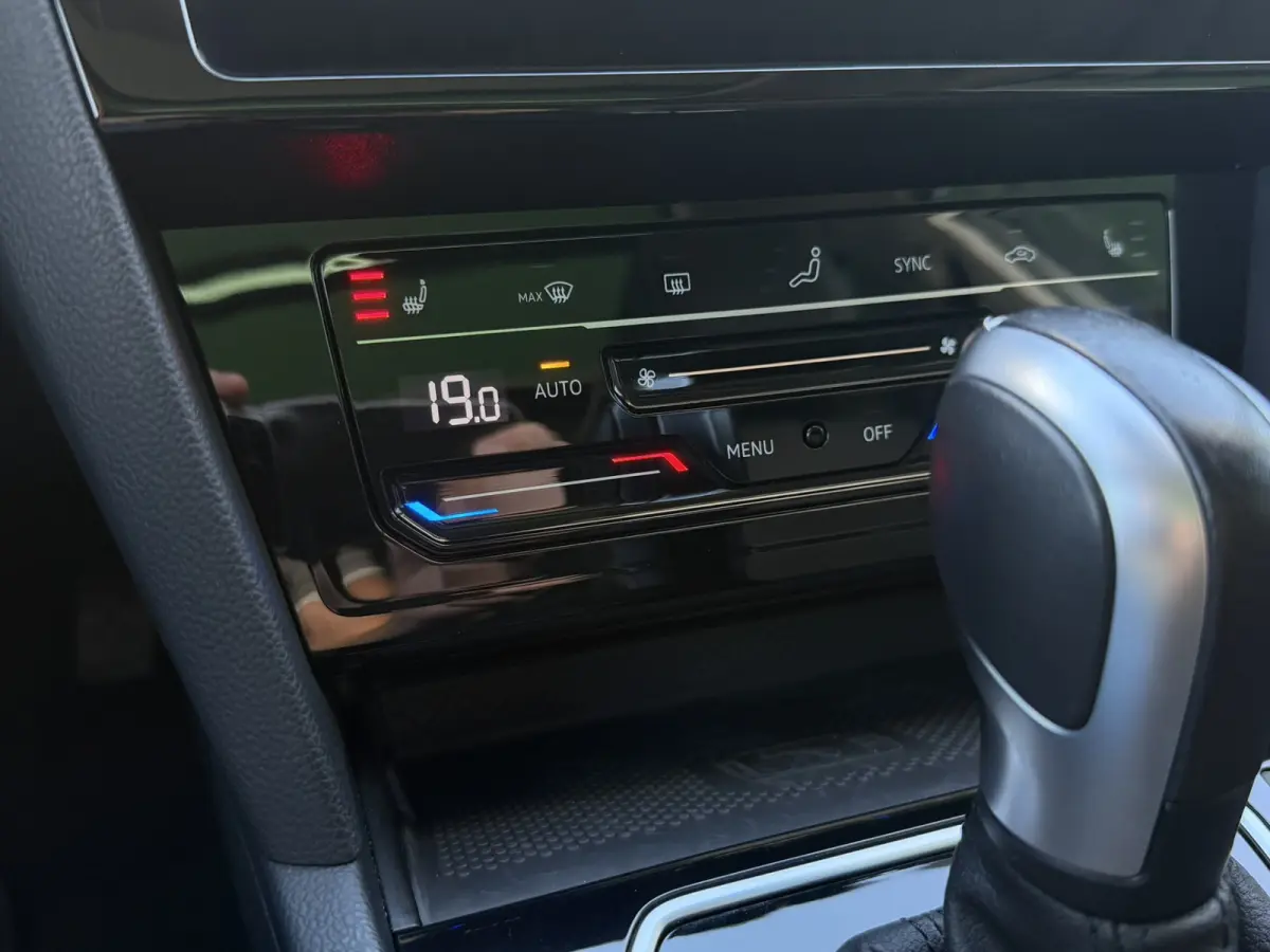 1.4 TSI PHEV GTE Business | Pano | Elek. Trekhaak | Carplay | LED | Camera | Navi | Alcantara