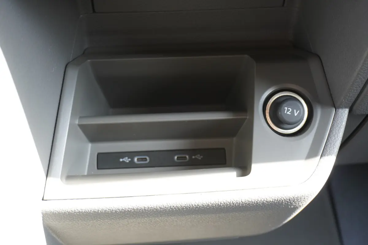 163pk Automaat Kipper Dubbellucht N1 Cruise control Apple Carplay Camera 3500kg Trekgewicht Trekhaak
