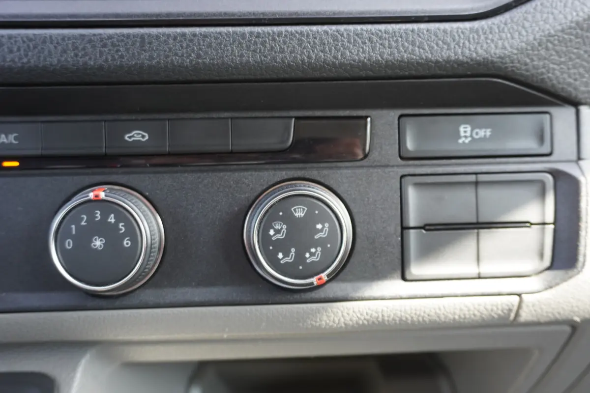 163pk Automaat Kipper Dubbellucht N1 Cruise control Apple Carplay Camera 3500kg Trekgewicht Trekhaak