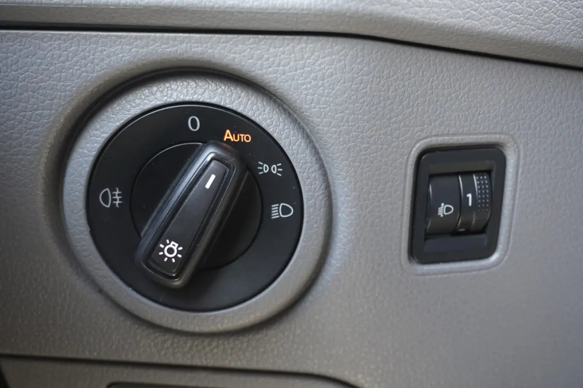 163pk Automaat Kipper Dubbellucht N1 Cruise control Apple Carplay Camera 3500kg Trekgewicht Trekhaak
