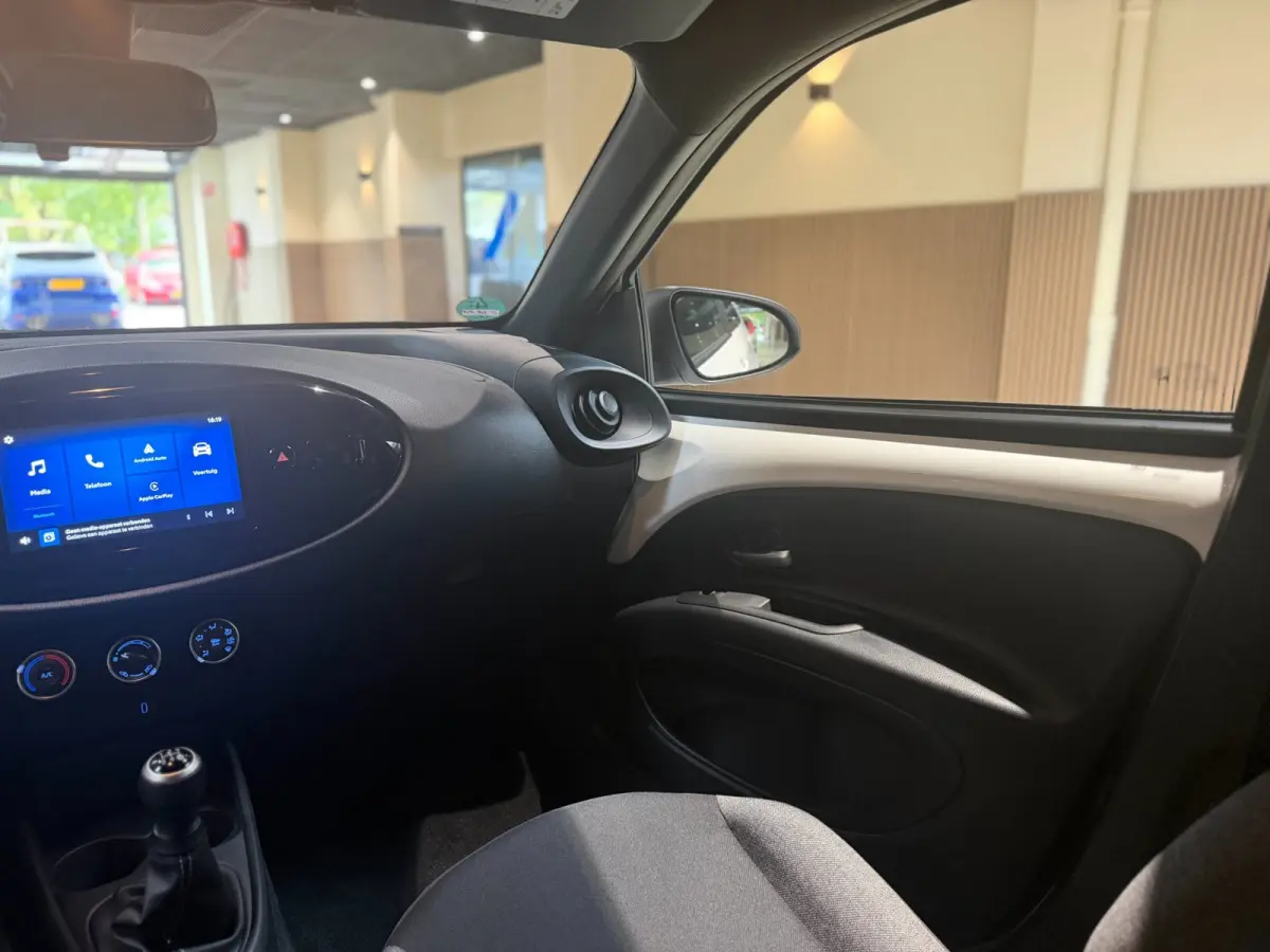 1.0 VVT-i MT Playi|Carplay|Camera| Airco|Acc|