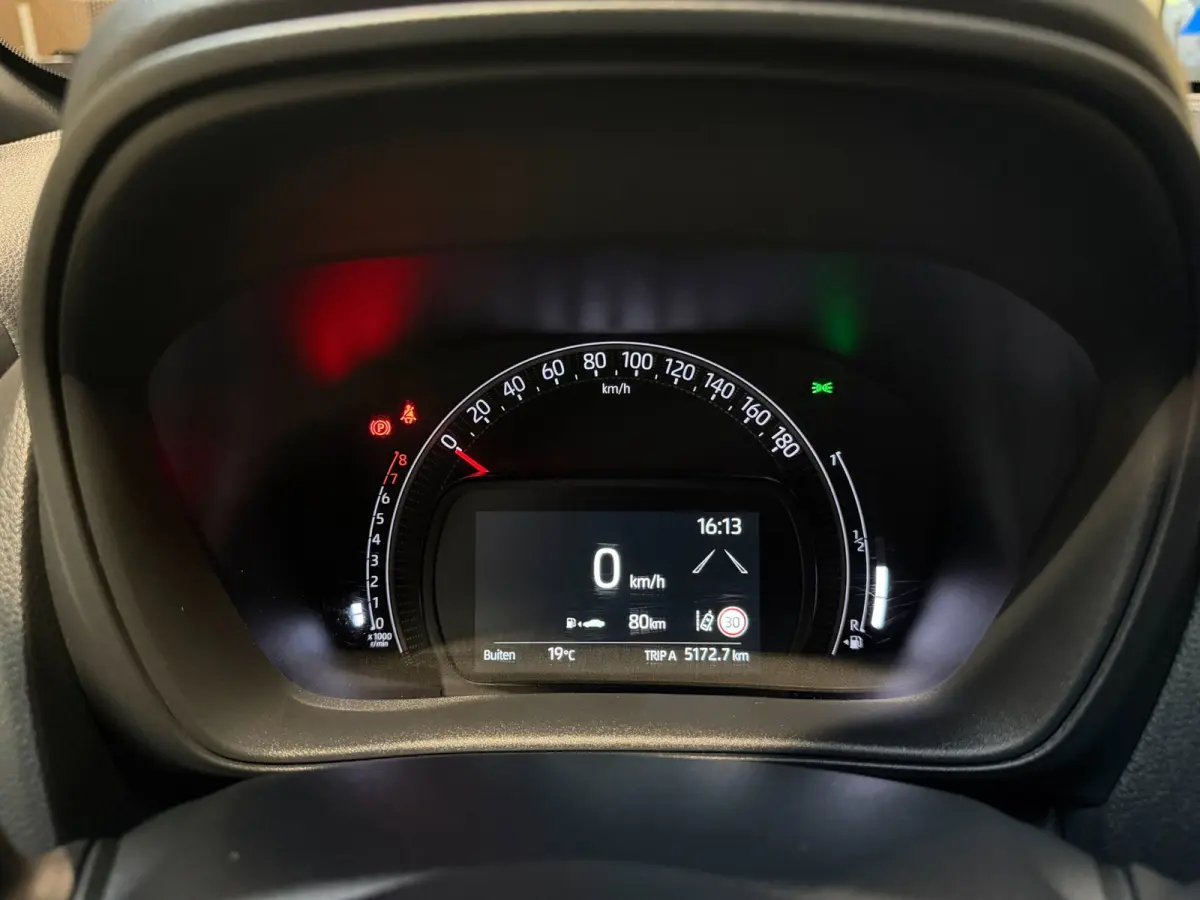 1.0 VVT-i MT Playi|Carplay|Camera| Airco|Acc|