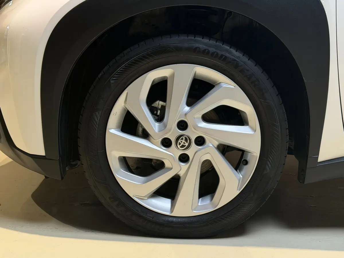1.0 VVT-i MT Playi|Carplay|Camera| Airco|Acc|