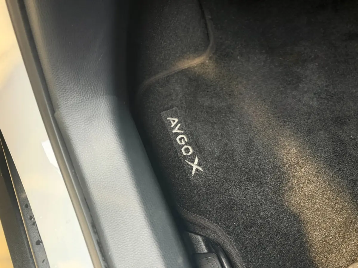 1.0 VVT-i MT Playi|Carplay|Camera| Airco|Acc|