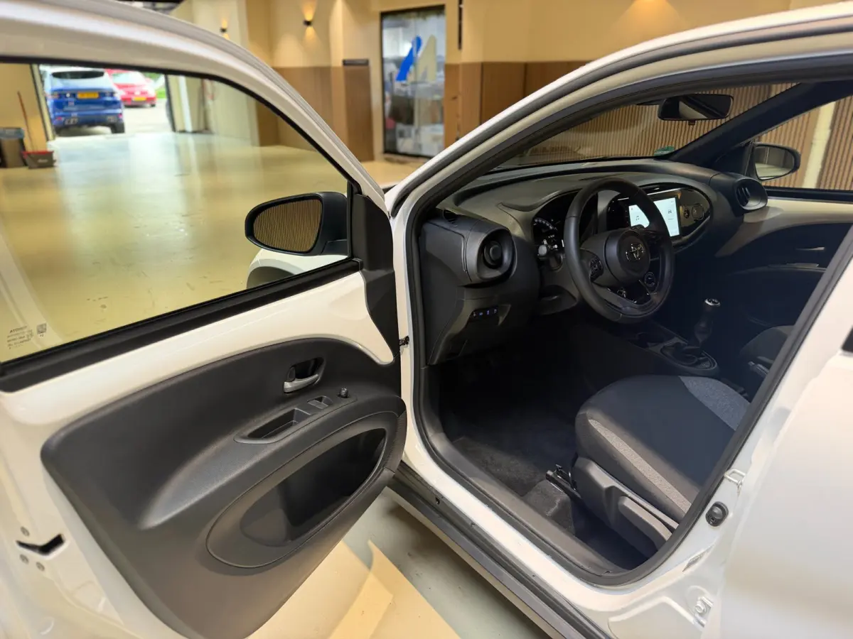 1.0 VVT-i MT Playi|Carplay|Camera| Airco|Acc|