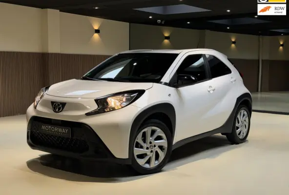 1.0 VVT-i MT Playi|Carplay|Camera| Airco|Acc|