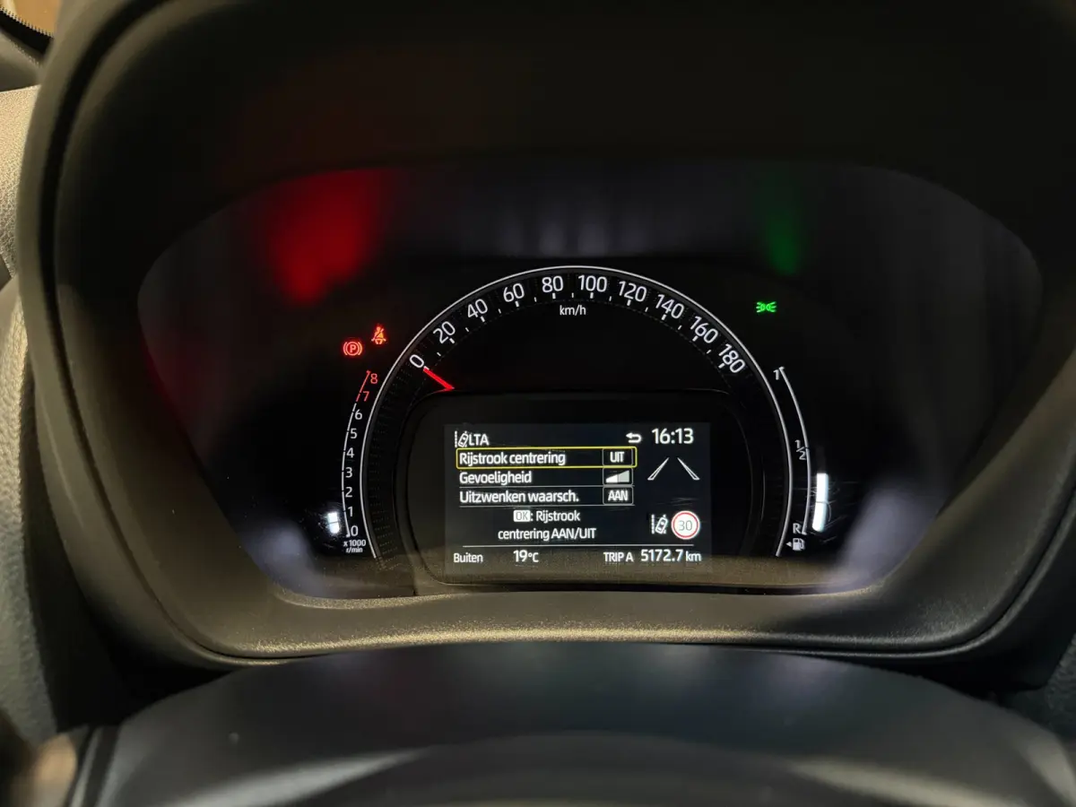 1.0 VVT-i MT Playi|Carplay|Camera| Airco|Acc|
