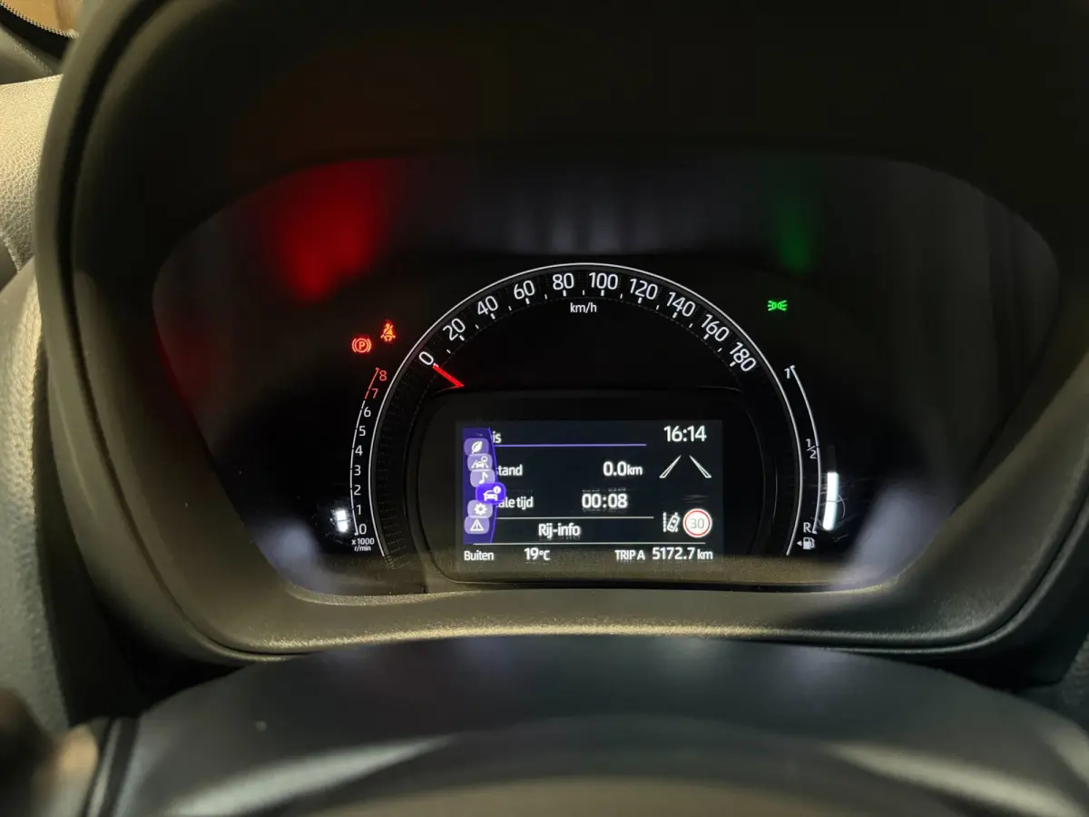 1.0 VVT-i MT Playi|Carplay|Camera| Airco|Acc|
