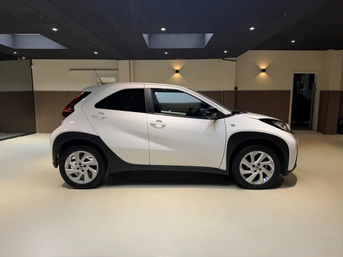 1.0 VVT-i MT Playi|Carplay|Camera| Airco|Acc|