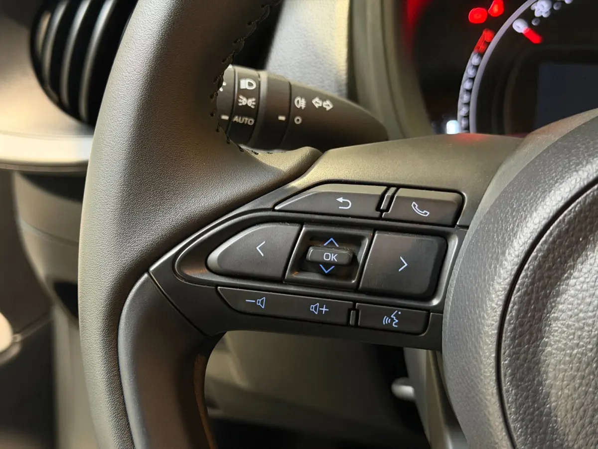 1.0 VVT-i MT Playi|Carplay|Camera| Airco|Acc|