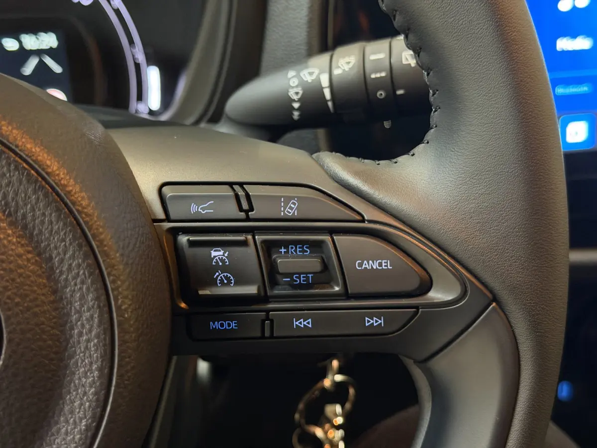 1.0 VVT-i MT Playi|Carplay|Camera| Airco|Acc|