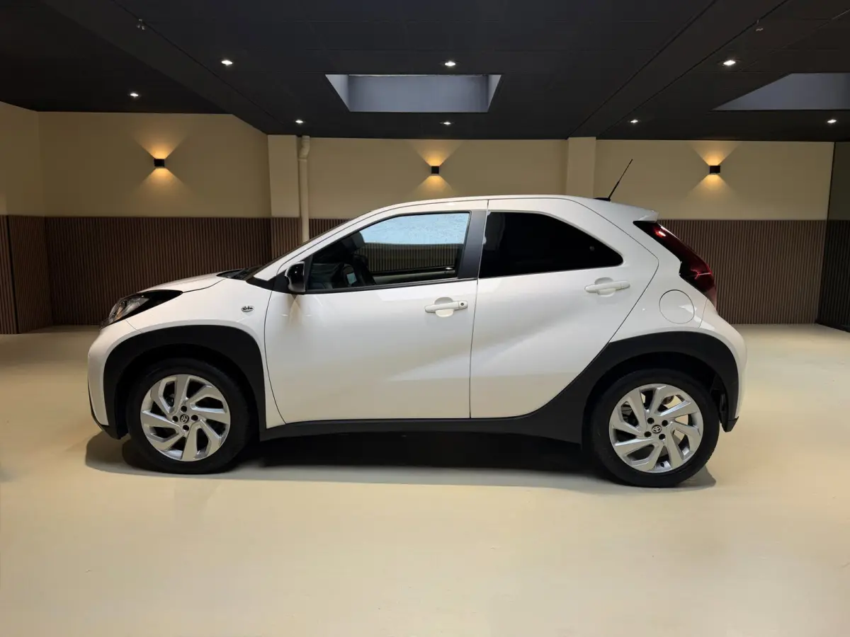 1.0 VVT-i MT Playi|Carplay|Camera| Airco|Acc|