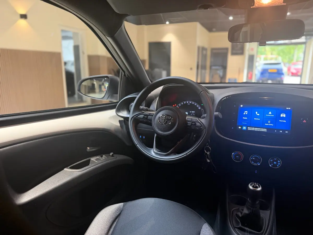 1.0 VVT-i MT Playi|Carplay|Camera| Airco|Acc|