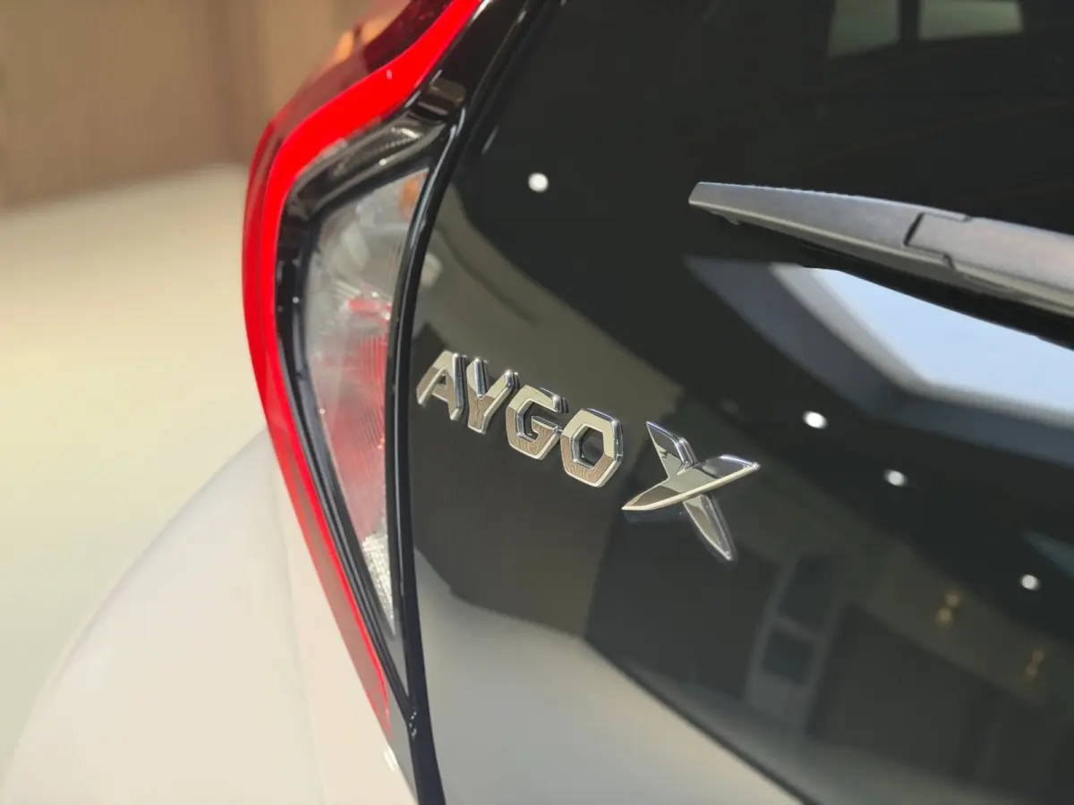 1.0 VVT-i MT Playi|Carplay|Camera| Airco|Acc|