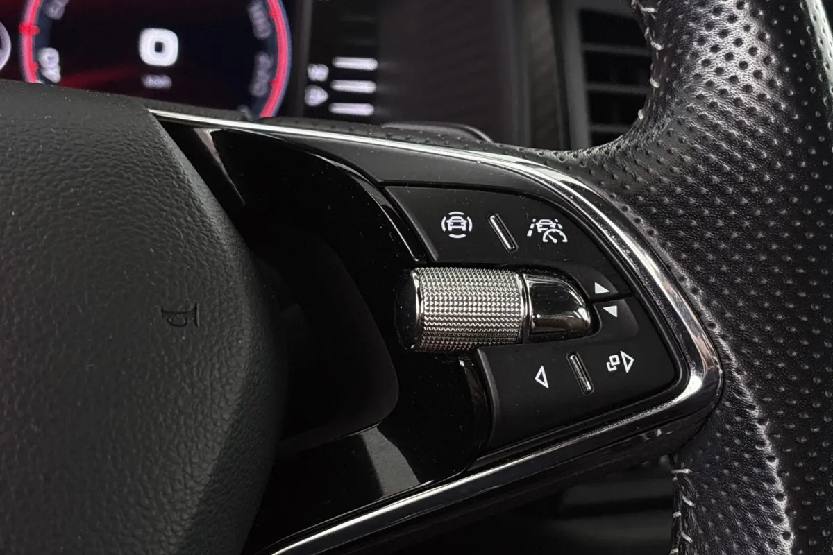 1.5 TSI Sportline Business Leder 20"Velgen Camera Carplay Trekhaak