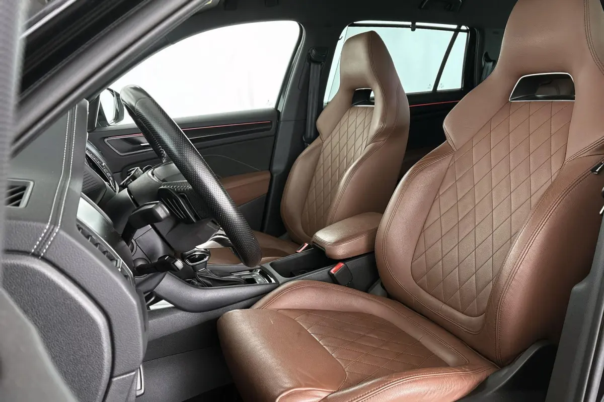 1.5 TSI Sportline Business Leder 20"Velgen Camera Carplay Trekhaak