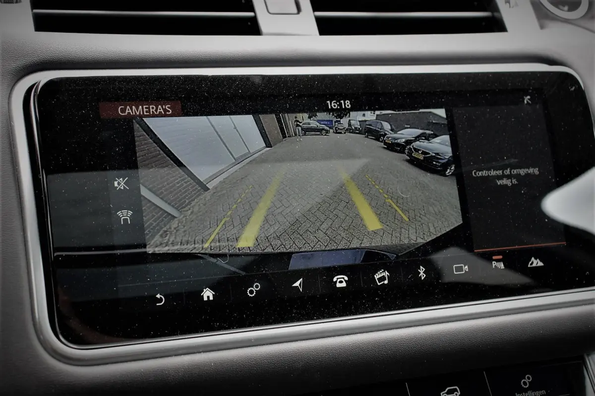 P400e HSE Hybrid Dynamic Leder Schuif / kantel / Panorama dak Meridian sound system Camera Electrisch bedienbare achterklep Standkachel