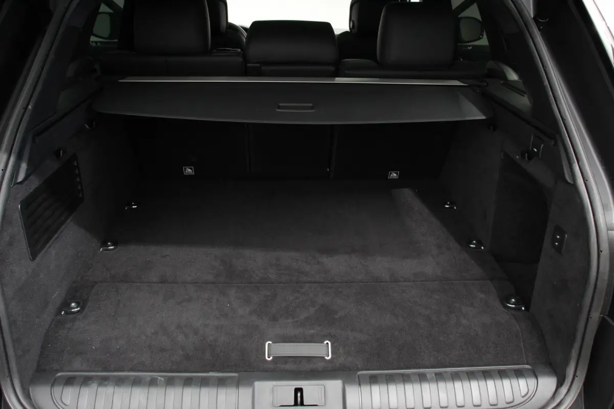 P400e HSE Hybrid Dynamic Leder Schuif / kantel / Panorama dak Meridian sound system Camera Electrisch bedienbare achterklep Standkachel