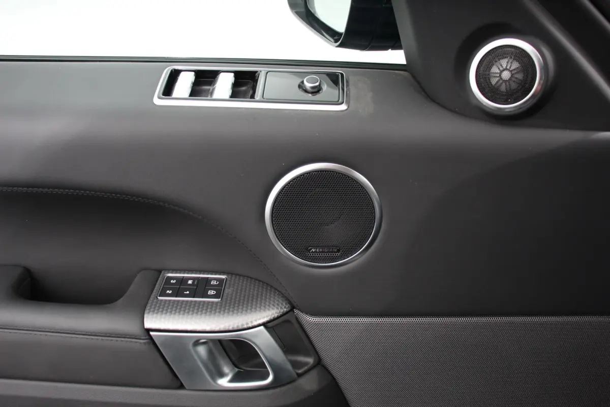 P400e HSE Hybrid Dynamic Leder Schuif / kantel / Panorama dak Meridian sound system Camera Electrisch bedienbare achterklep Standkachel