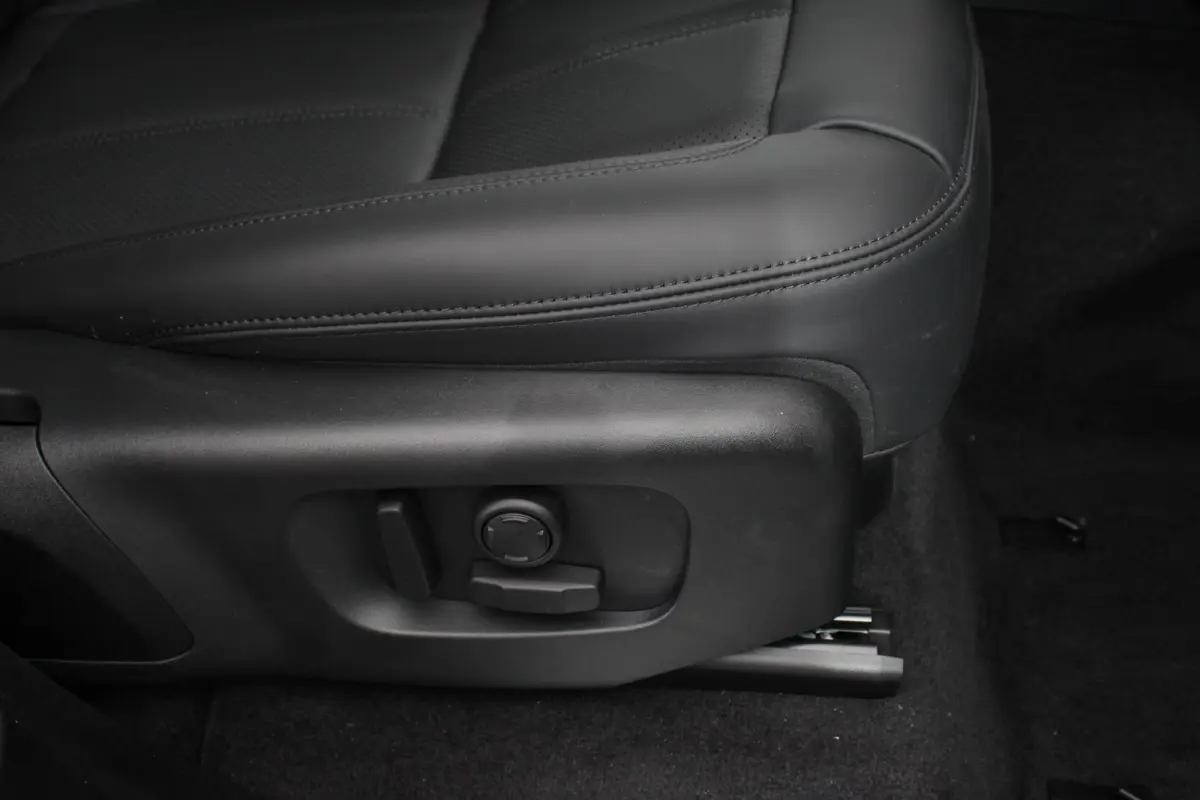 P400e HSE Hybrid Dynamic Leder Schuif / kantel / Panorama dak Meridian sound system Camera Electrisch bedienbare achterklep Standkachel