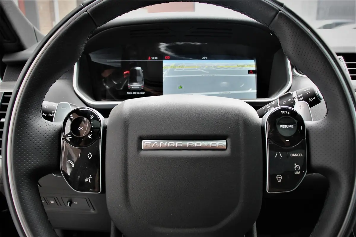 P400e HSE Hybrid Dynamic Leder Schuif / kantel / Panorama dak Meridian sound system Camera Electrisch bedienbare achterklep Standkachel