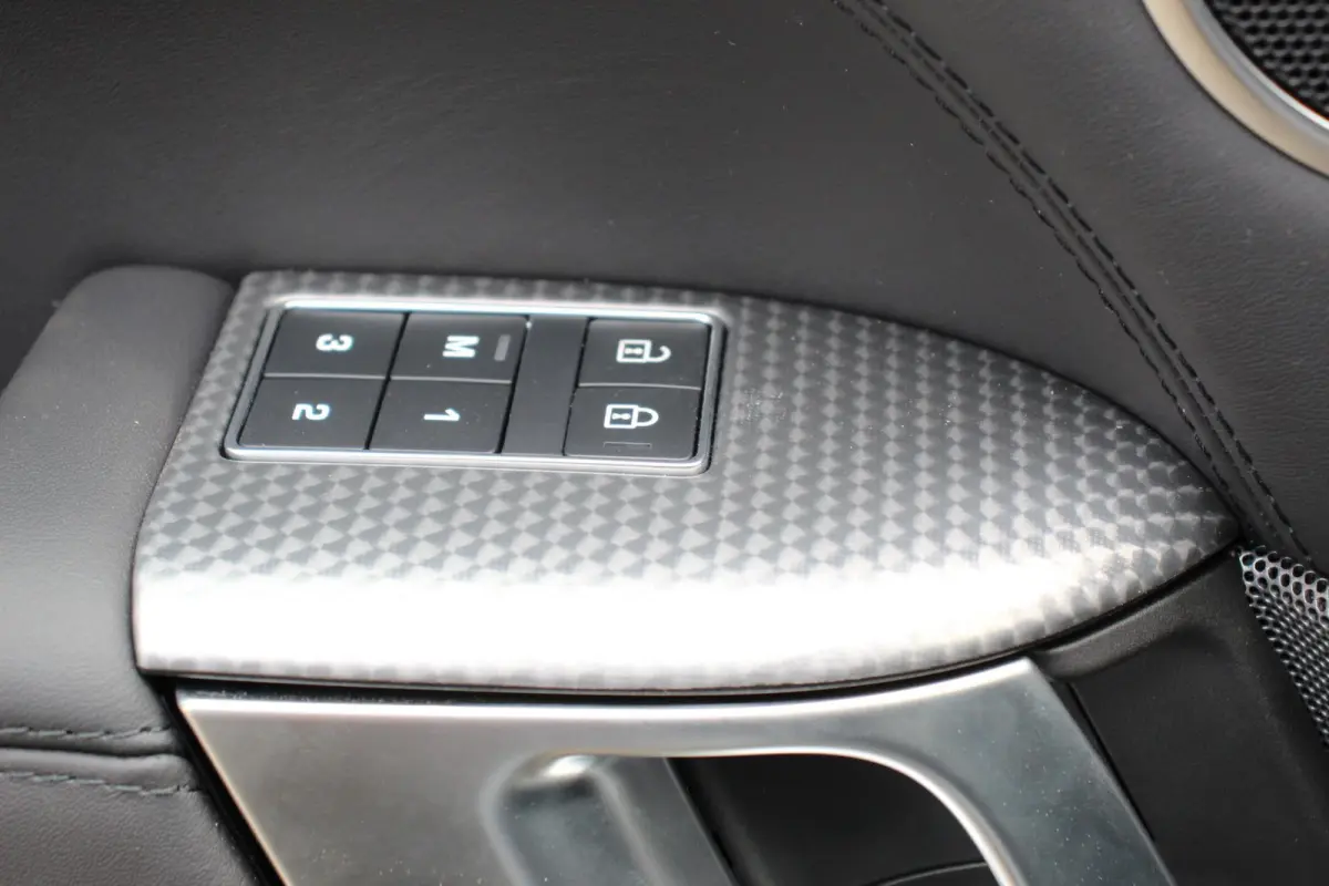 P400e HSE Hybrid Dynamic Leder Schuif / kantel / Panorama dak Meridian sound system Camera Electrisch bedienbare achterklep Standkachel