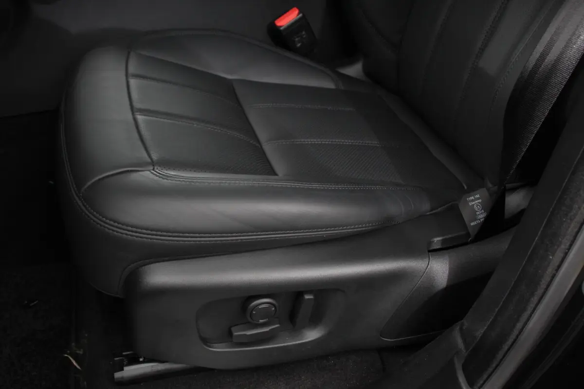 P400e HSE Hybrid Dynamic Leder Schuif / kantel / Panorama dak Meridian sound system Camera Electrisch bedienbare achterklep Standkachel