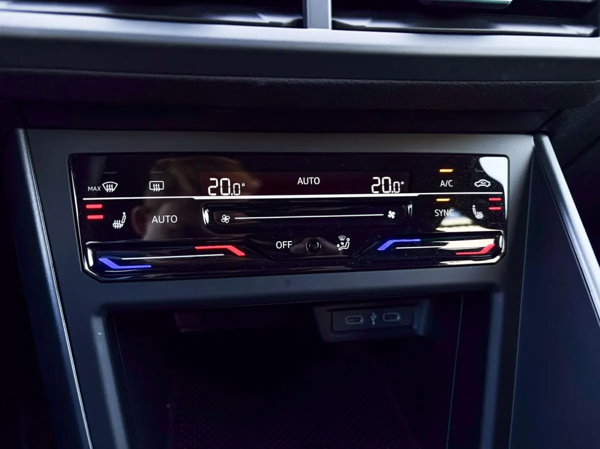1.0 TSI 95pk DSG R-Line | Panoramadak | IQ light | Camera