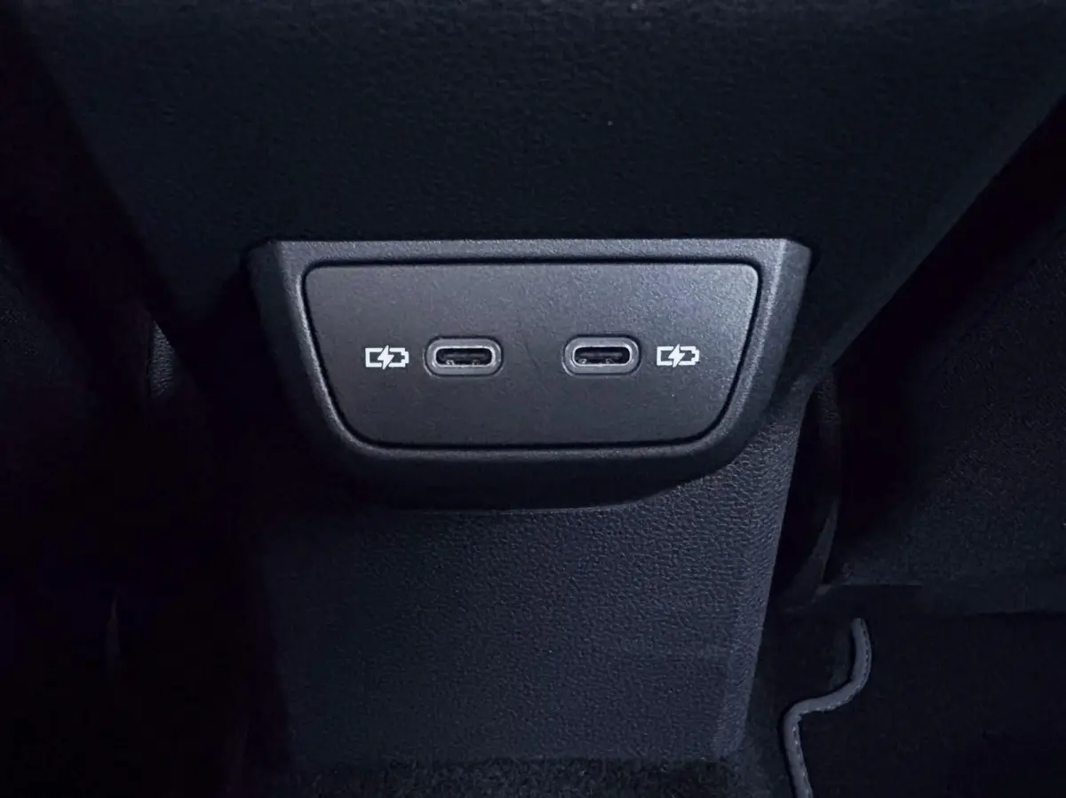 1.0 TSI 95pk DSG R-Line | Panoramadak | IQ light | Camera