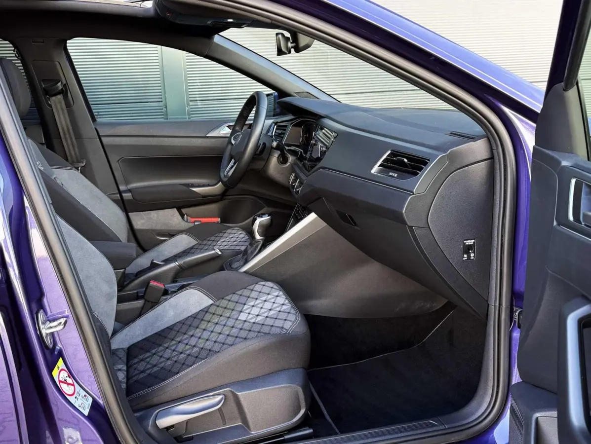 1.0 TSI 95pk DSG R-Line | Panoramadak | IQ light | Camera