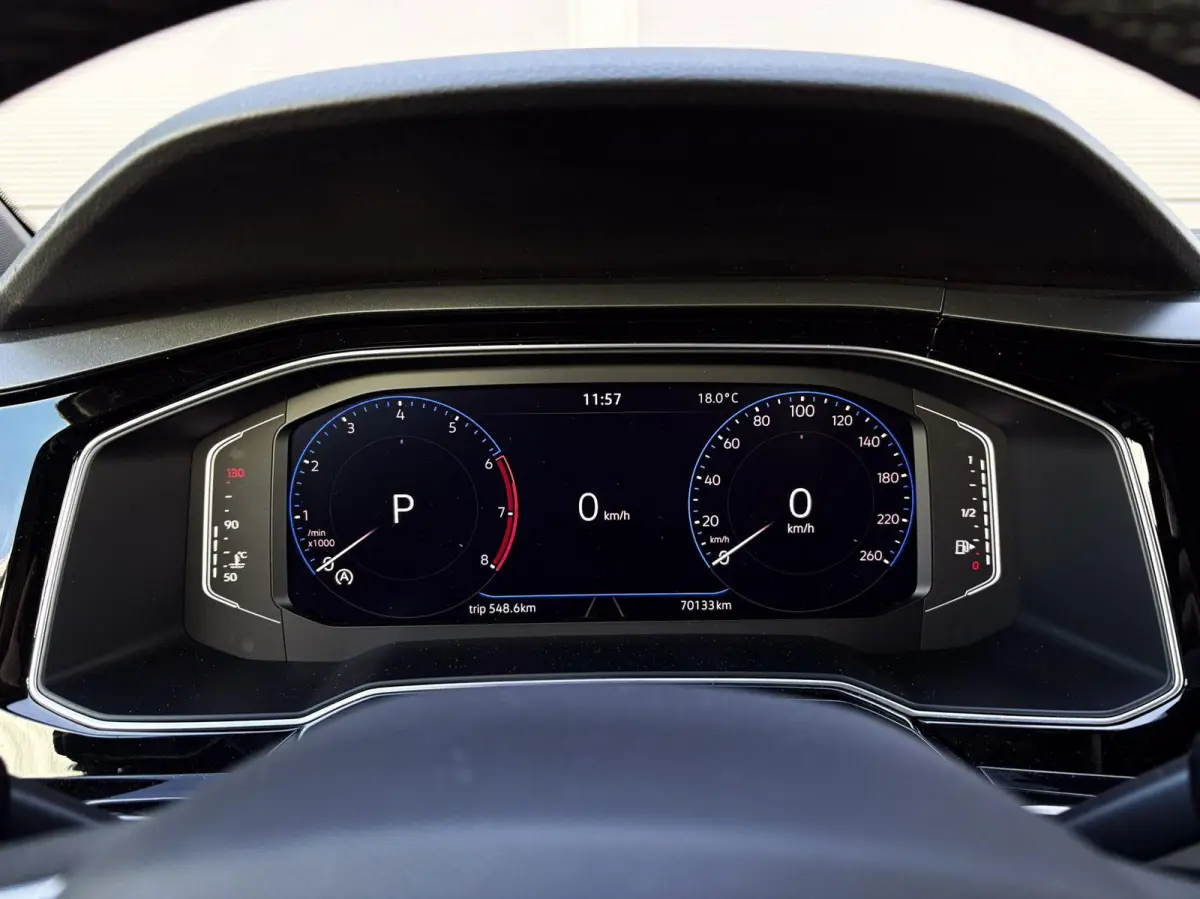 1.0 TSI 95pk DSG R-Line | Panoramadak | IQ light | Camera