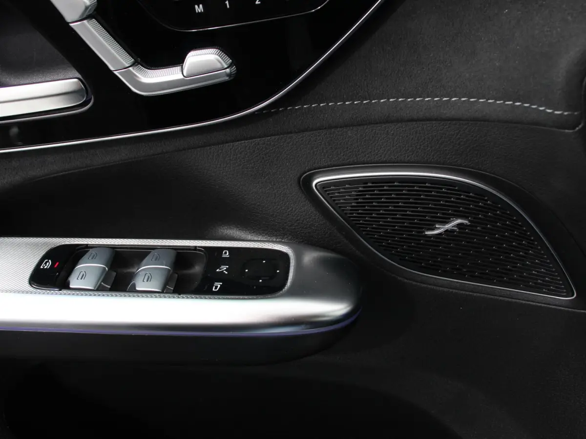 350 AMG Line Edition Advanced Plus 292 PK 4matic Climate control Adaptieve cruise control Parkeersensoren Achteruitrijcamera Sfeerverlichting Stoelverwarming Keyless LED Navigatie