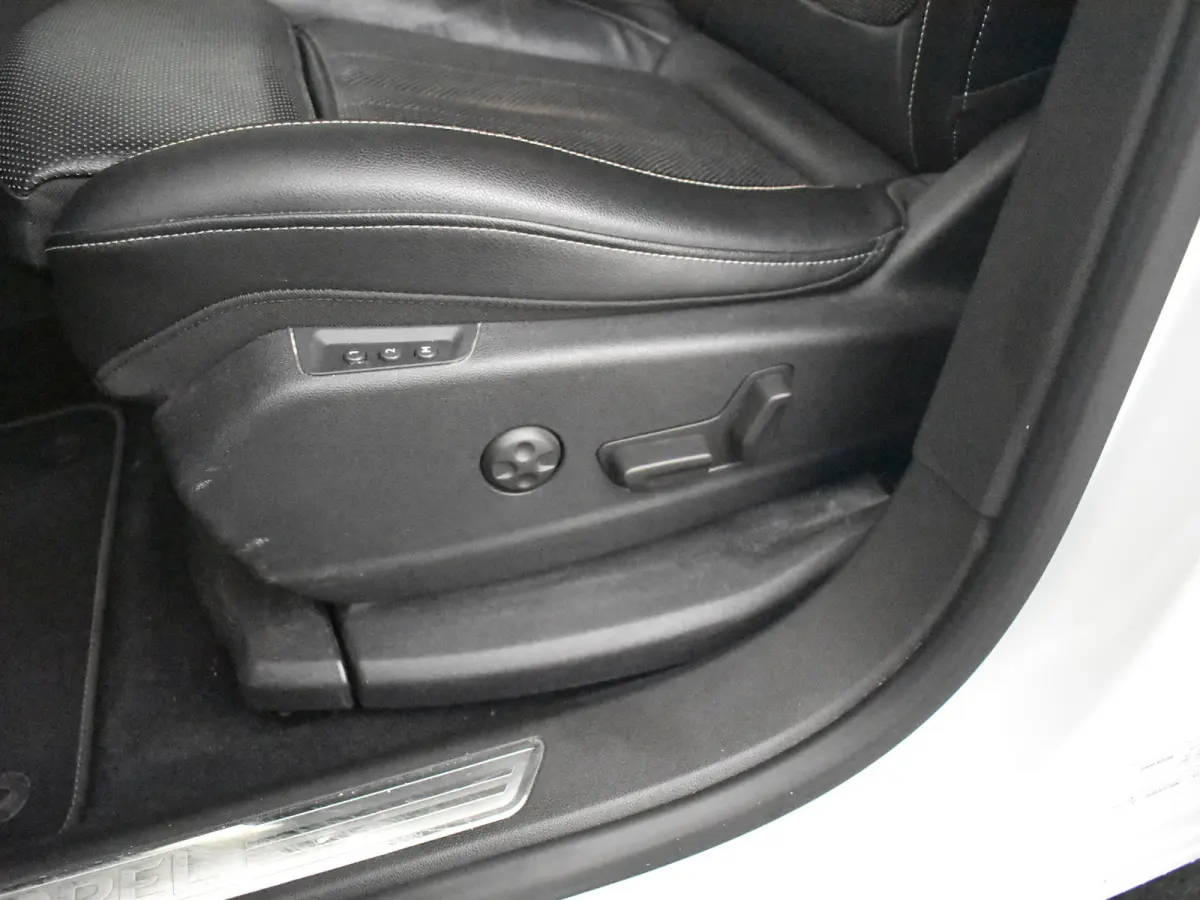 1.2 Turbo Ultimate l Elektr. Stoel incl Memory l Leder l Denon Sound l Full LED l Elekt. Achterklep l Stoelverwarming l