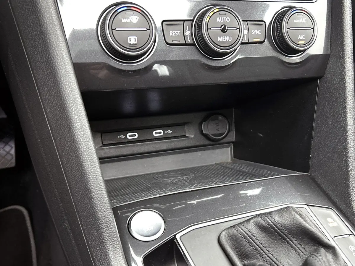 1.5 TSI Comfortline Business 150 PK | Automaat | Navigatie | Panoramadak | Parkeercamera | Stoelmassage | Stoelverwarming | Climate Control | Apple Carplay | Android Auto | Adaptive Cruise C