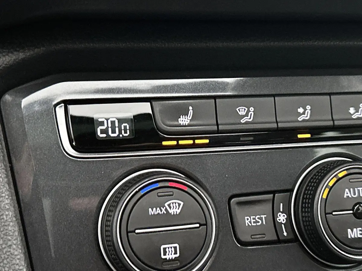 1.5 TSI Comfortline Business 150 PK | Automaat | Navigatie | Panoramadak | Parkeercamera | Stoelmassage | Stoelverwarming | Climate Control | Apple Carplay | Android Auto | Adaptive Cruise C